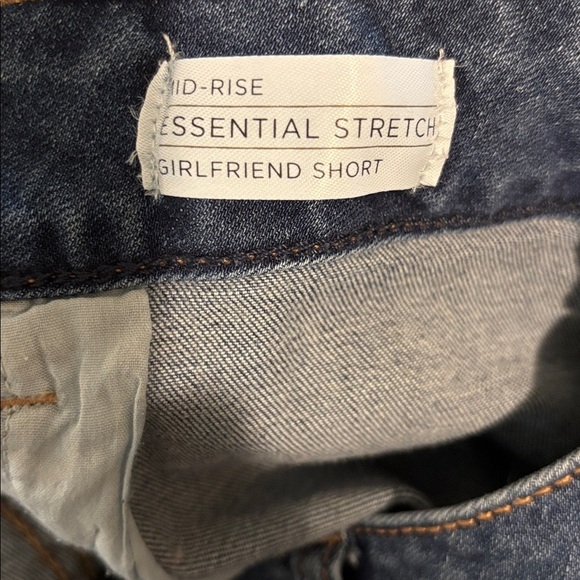 Lane Bryant Mid ~Rise Girlfriend Essential Stretch Short Sz 26 Plus Pearl Detail - Picture 7 of 7